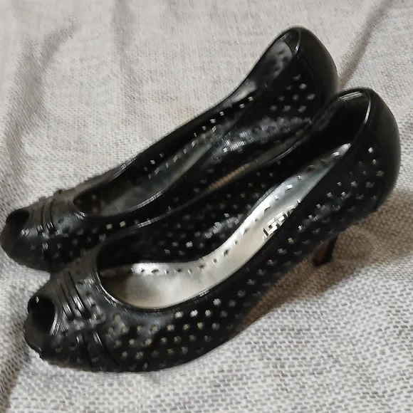 3/$20 Request Heels - Picture 2 of 2